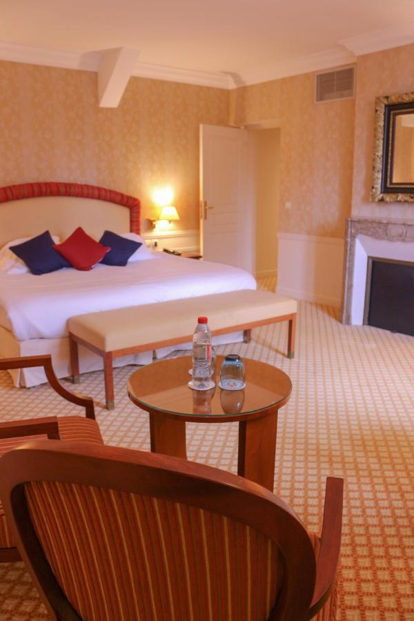 Le Domaine Des Roches, Hotel & Spa Briare Exterior photo